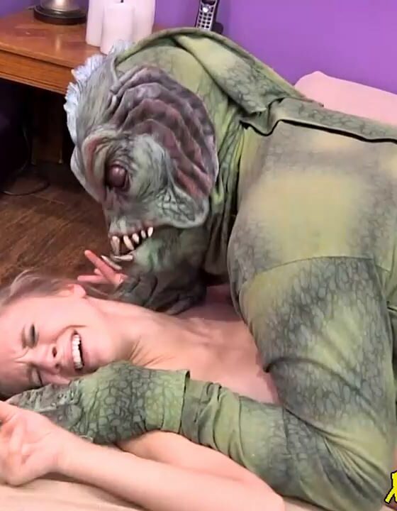 XXXtremeComiXXX - Rachel and the Monster