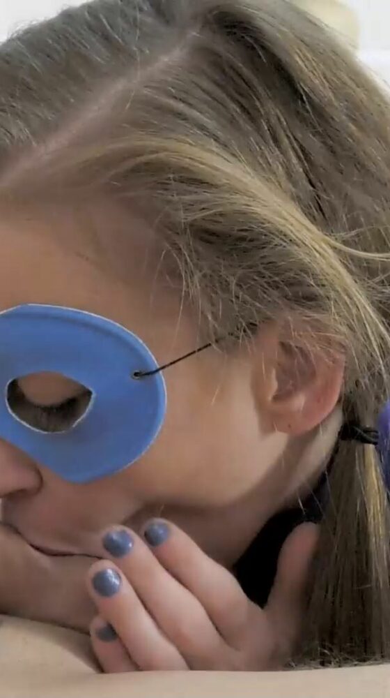 XXXtremeComiXXX - StarGirl Goes Down