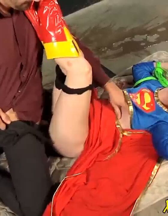 XXXtremeComiXXX - The Supergirl Collector